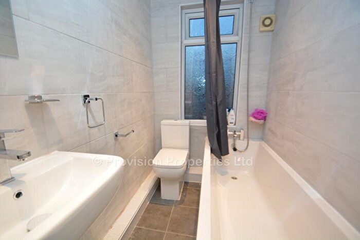 5 Bedroom Terraced House To Rent In Manor Drive, Hyde Park, Leeds, LS6