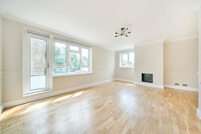 3 Bedroom Flat For Sale In Lawn Terrace, Blackheath, London, SE3