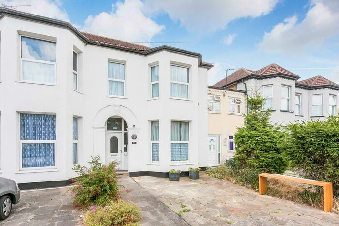 1 Bedroom Flat To Rent In Eastwood Road, Seven Kings, IG3