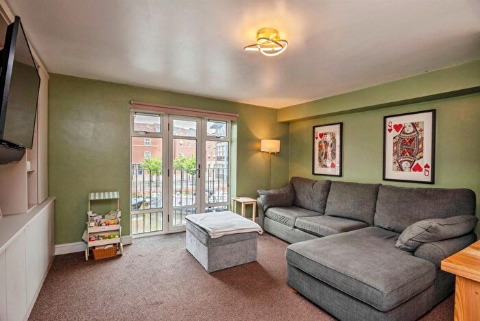 2 Bedroom Flat For Sale In Diglis Road, Worcester, WR5