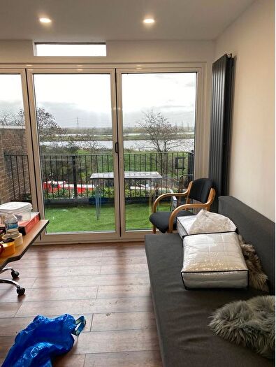 Studio To Rent In Grovelands Road, London, N15