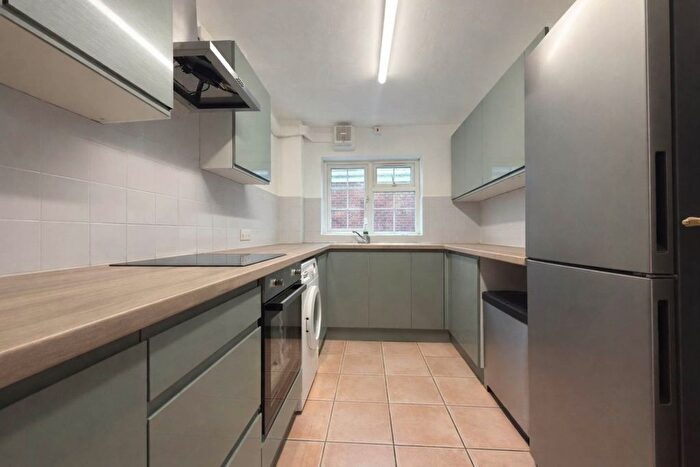 2 Bedroom Flat To Rent In Bispham Road, West Twyford, NW10