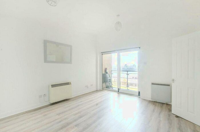 2 Bedroom Flat To Rent In Fishguard Way, London, E16
