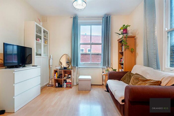 1 Bedroom Apartment To Rent In Balham Hill, Balham, SW12
