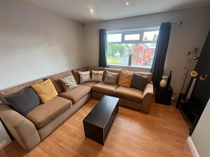 3 Bedroom Flat To Rent In Burley Road, Burley, Leeds, LS4