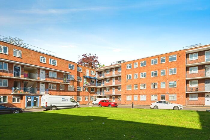 1 Bedroom Flat For Sale In High Street South, Dunstable, Bedfordshire, LU6