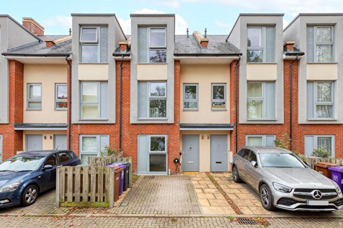 3 Bedroom Terraced House For Sale In Capswell Court, Hitchin, SG5