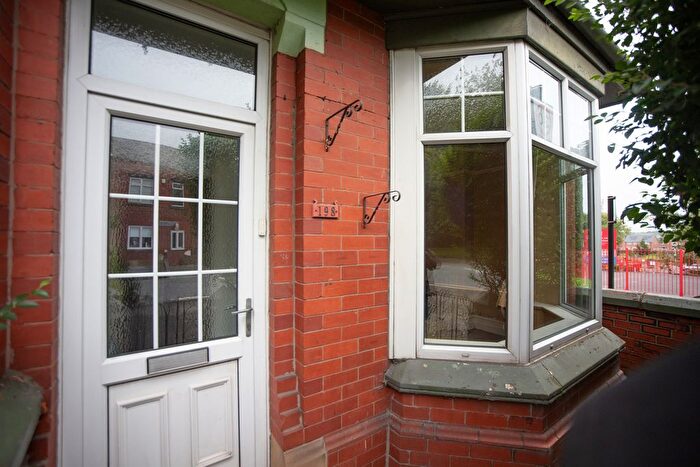 3 Bedroom Semi Detached House For Sale In Oldham Road, Oldham, OL2