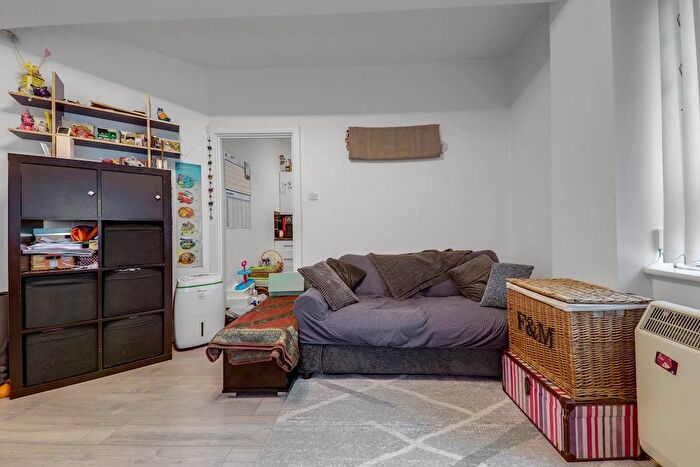 1 Bedroom Flat For Sale In Renforth Street, London, SE16