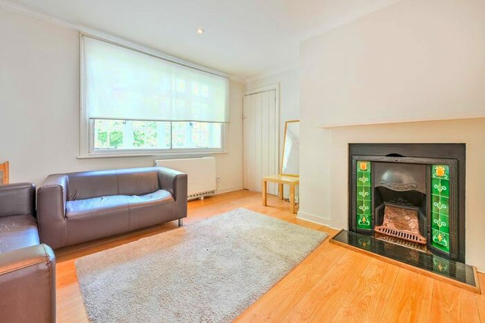 2 Bedroom Flat To Rent In Wycliffe Buildings, Guildford, GU2