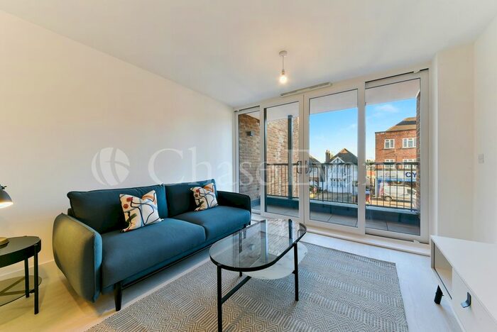 2 Bedroom Flat To Rent In St Albans Road, Watford, Hertfordshire, WD24