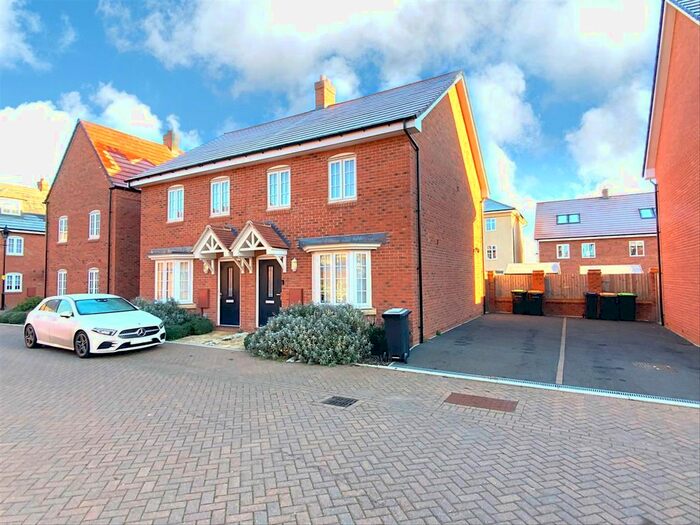 3 Bedroom Semi Detached House For Sale In Archer Street, Great Denham, Bedford, MK40