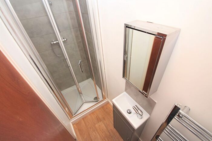 1 Bedroom Flat To Rent In Holdenhurst Road, Bournemouth, BH8