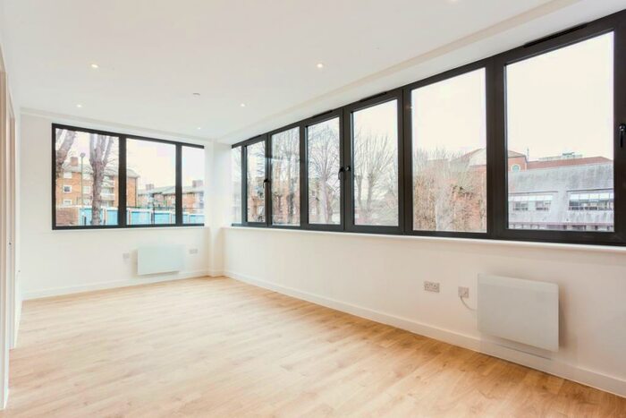 1 Bedroom Flat To Rent In Station Road Redhill, RH1