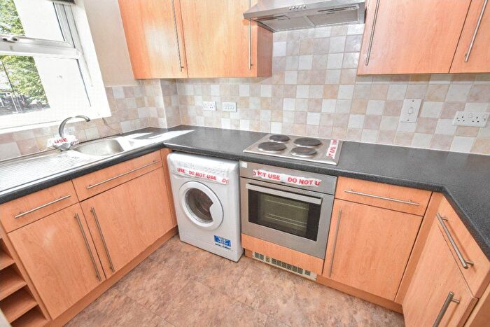 2 Bedroom Flat For Sale In Whitehall Road, Leeds, West Yorkshire, LS12