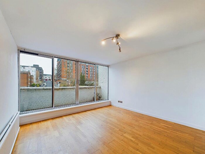 2 Bedroom Flat To Rent In Ravensbourne Road, Bromley, Kent, BR1