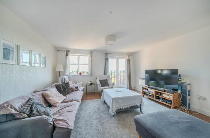 2 Bedroom Flat To Rent In Brook Square, London, SE18