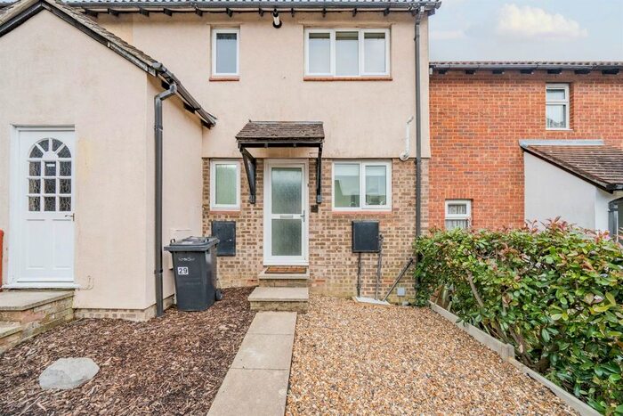 1 Bedroom Flat To Rent In Sweet Briar Drive, Reading, RG31