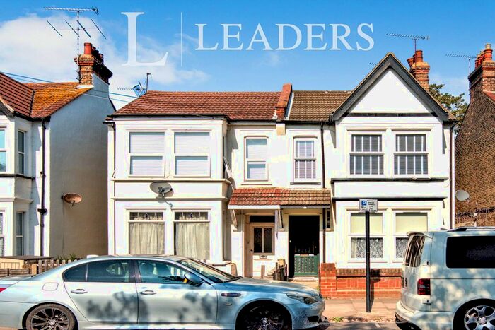 2 Bedroom Flat To Rent In Harcourt Avenue, Southend On Sea, SS2