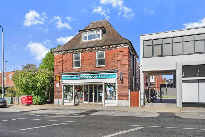 2 Bedroom Apartment For Sale In Station Road, North Chingford, E4
