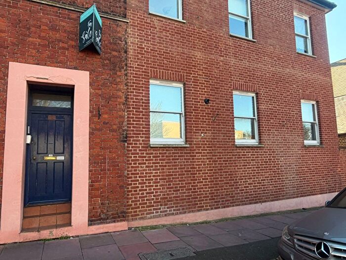 2 Bedroom Flat For Sale In Clock House Road, Beckenham, BR3