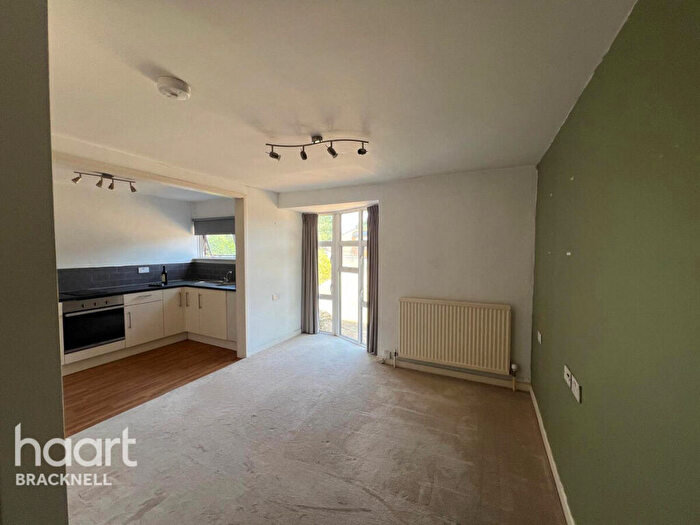 Studio To Rent In Great Hollands Square, Bracknell, RG12
