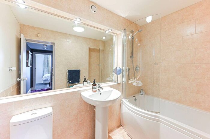 1 Bedroom Flat For Sale In Kings Road, Chelsea, London, SW3