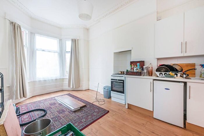 1 Bedroom Flat To Rent In The Avenue, West Ealing, London, W13