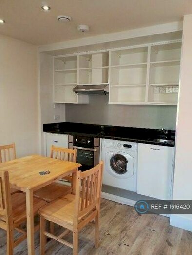 Studio To Rent In Fonthill Road, London, N4