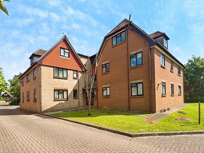 2 Bedroom Apartment For Sale In Hooke Hill, Freshwater, Isle Of Wight, PO40