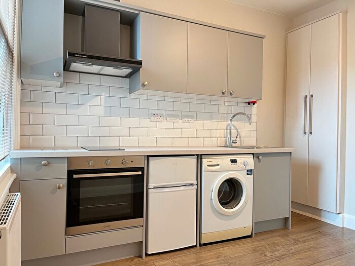 1 Bedroom Flat To Rent In Belmont Road, Turnpike Lane, N17