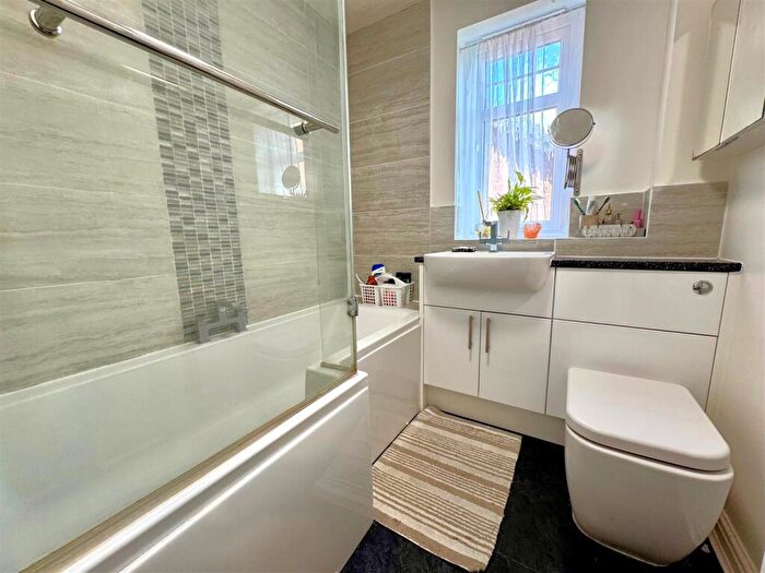 2 Bedroom Semi-Detached House For Sale In Thyme Avenue, Whiteley, PO15