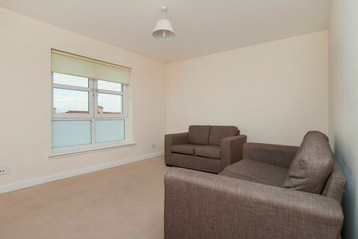 2 Bedroom Flat To Rent In L &#; Chesser Crescent, Edinburgh, EH14