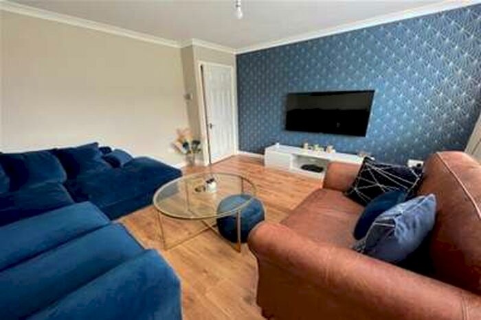 2 Bedroom Flat To Rent In Paddock Close, South Darenth, DA4