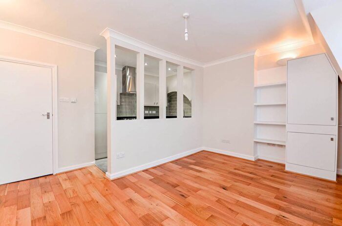 1 Bedroom Flat To Rent In Electric Avenue, Brixton, London, SW9