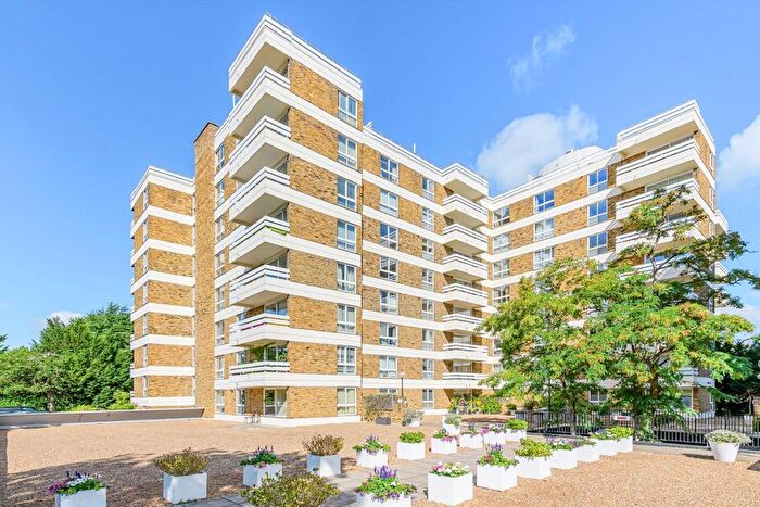 2 Bedroom Flat To Rent In Warwick Drive, Putney, SW15