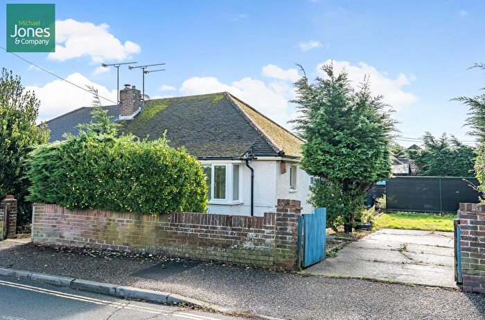 2 Bedroom Bungalow To Rent In Courtwick Road, Wick, Littlehampton, West Sussex, BN17