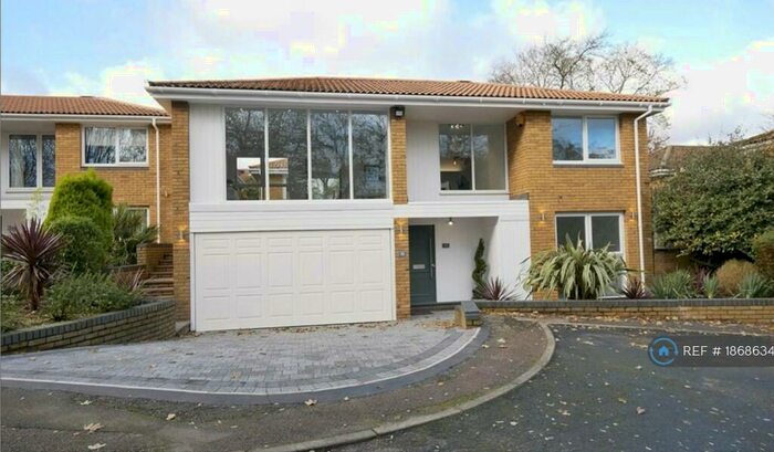 5 Bedroom Detached House To Rent In Sutherland Avenue, Cuffley, Potters Bar, EN6