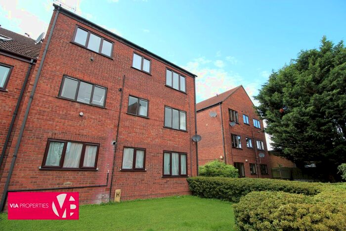 1 Bedroom Flat To Rent In Silverfield, Broxbourne, EN10