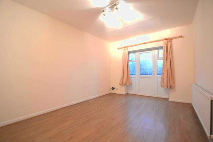 1 Bedroom Apartment To Rent In High Road, Whetstone, London, N20