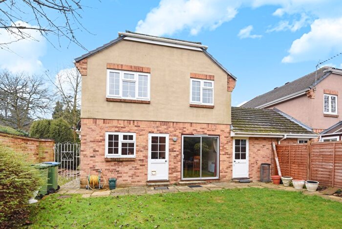 4 Bedroom Detached House To Rent In Southerland Close, Weybridge, KT13