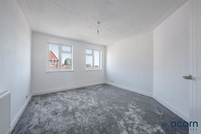 2 Bedroom Flat To Rent In Apex Court, Selvage Lane, London, NW7