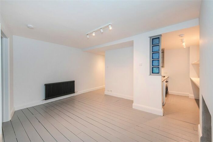 2 Bedroom Flat To Rent In Golborne Road, London, W10