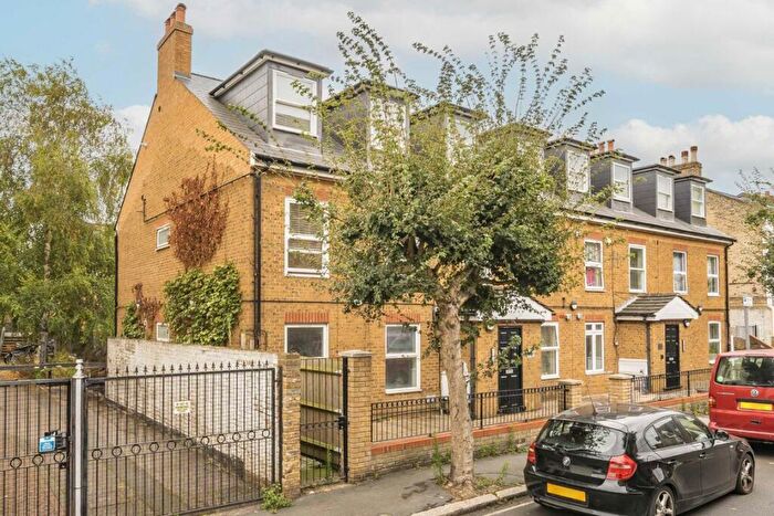 2 Bedroom Flat To Rent In Alpha Street, Peckham, SE15