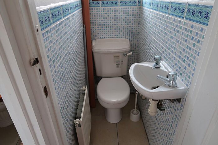 1 Bedroom Flat To Rent In Wadham Gardens, Greenford, UB6