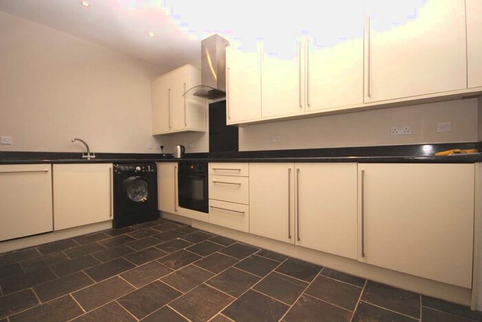 2 Bedroom Flat To Rent In Park Road, Kingston Upon Thames, KT2