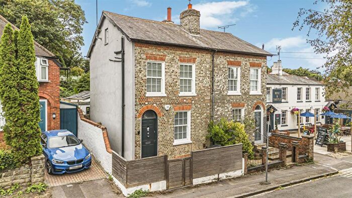 3 Bedroom Semi-Detached House For Sale In Argyle Road, Reading, RG1