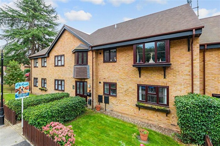 2 Bedroom Flat For Sale In Old Mill Close, Eynsford, Dartford, Kent, DA4