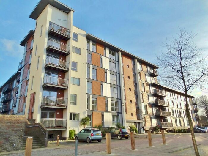 2 Bedroom Apartment To Rent In Three Bridges, Crawley, RH10