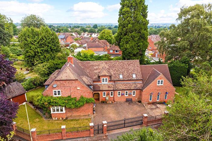 5 Bedroom Detached House For Sale In Wykham Gardens, Banbury, OX16